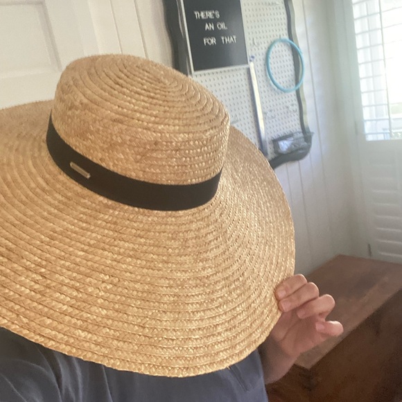 Gigi Pip “Gwen” Oversized/ Wide Brim Straw Hat - Picture 3 of 8